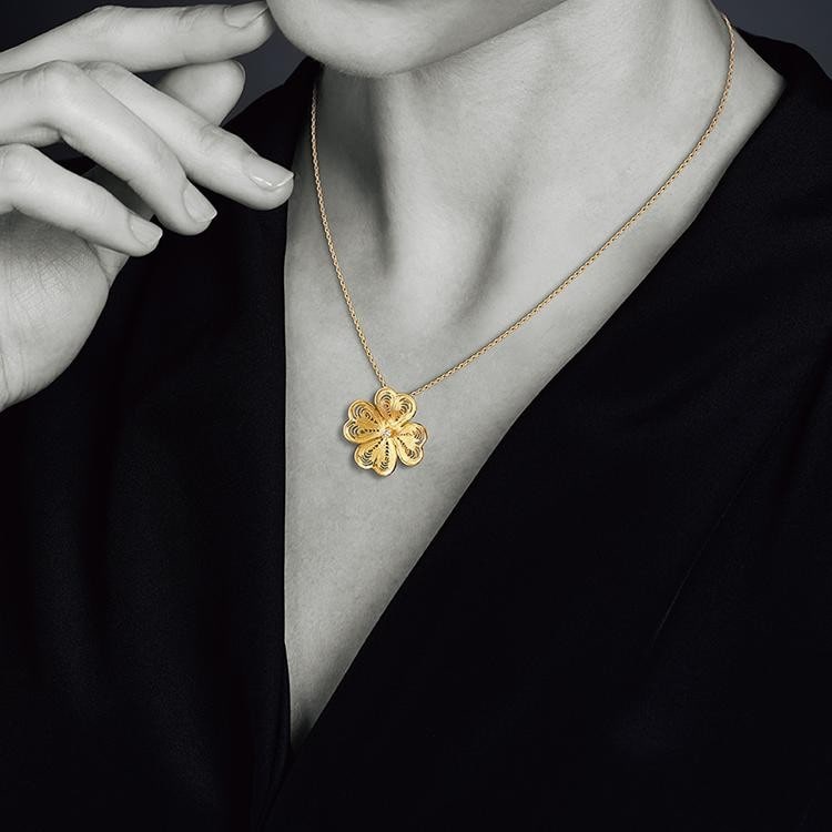 純金製 四つ葉のクローバー ダイヤモンド入り宝飾ペンダント