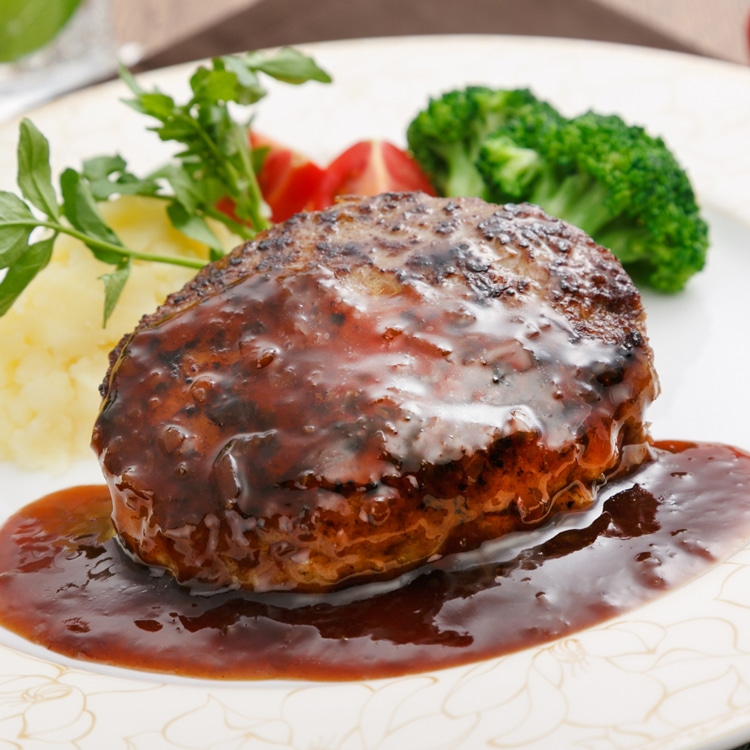 ラ・ベットラ・ダ・オチアイ落合務監修 牛肉100%のハンバーグと黒トリュフソース