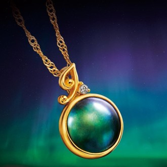 オーロラの輝き ハリオティスパールと純金のペンダント