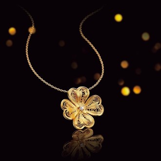 純金製 四つ葉のクローバー ダイヤモンド入り宝飾ペンダント