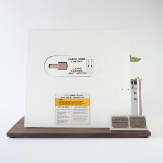[JALオリジナル]ボーイング777 カーゴドアコントロールパネル カットモデル