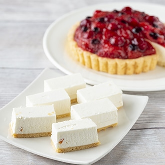 [乳蔵]北海道ミックスベリータルトとチーズケーキ