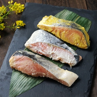 〔羅臼産〕酒粕とお味噌で漬けた秋鮭の漬魚