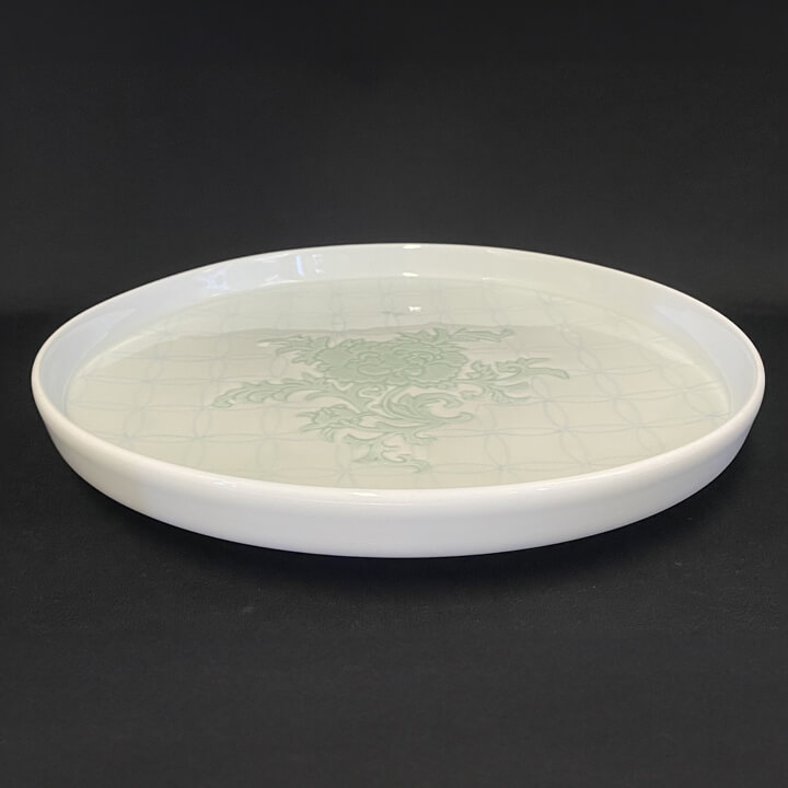 白磁緑釉牡丹彫文皿