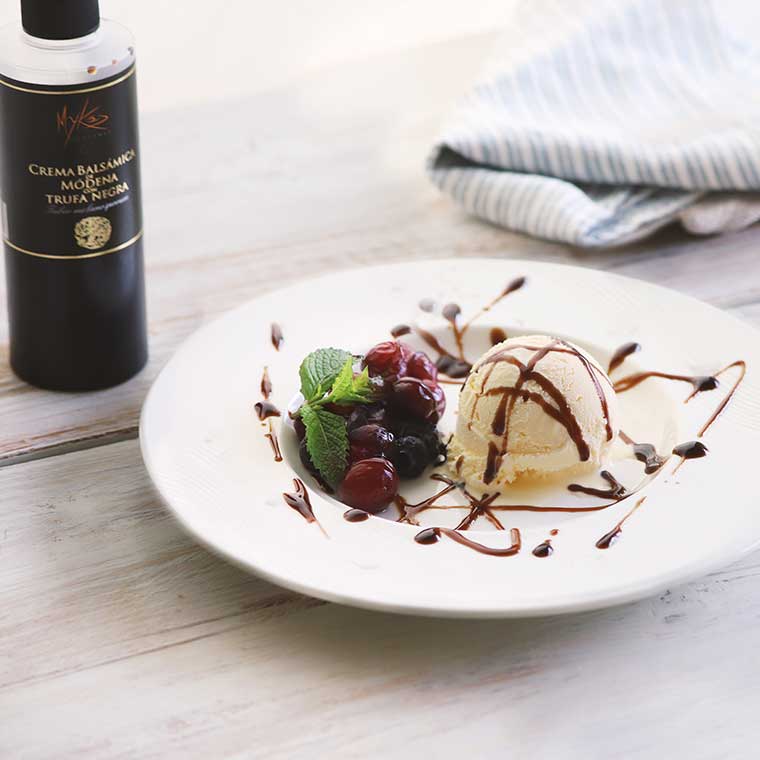 【マイケス・グルメ】黒トリュフ入りバルサミコクリーム 250ml