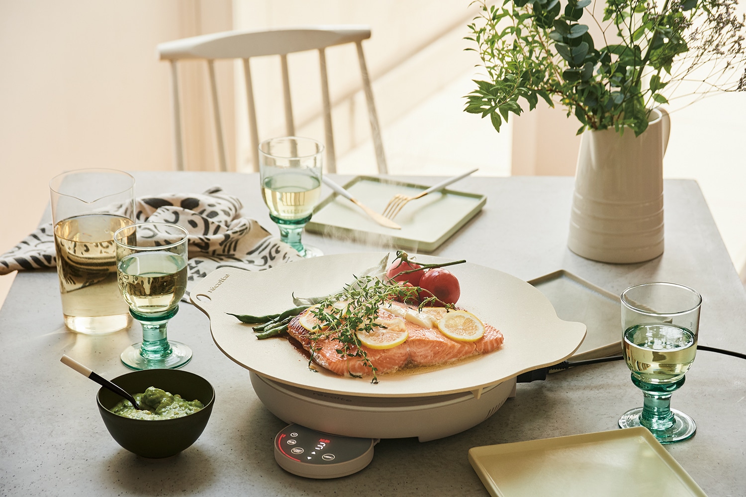 クリームホワイト