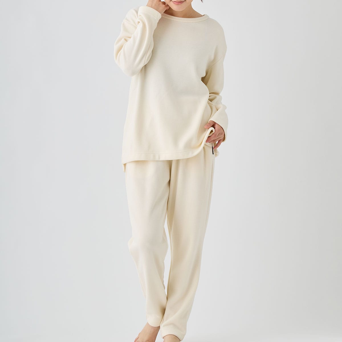 ベネクス リカバリーウェア コンフォートヒート クルーネック テーパードパンツ 上下セット レディース アイボリー