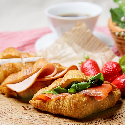 【お取り寄せ】【R】フランス産【冷凍】ミニクロワッサン 約30g×65個 | 個体差があるため数量は目安です