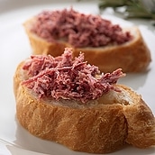 成城石井自家製 肉の旨みを味わう手ほぐしコンビーフ 100g | D+2