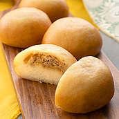 【要冷蔵】成城石井自家製 国産小麦粉と牛豚肉のピロシキ 4個 | D+2 / 消費期限：発送日より4日間