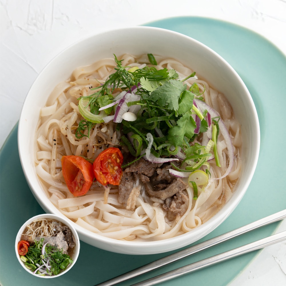 成城石井自家製 牛出汁とハーブ香る九条葱と牛バラのフォー| D+2 / 消費期限：発送日より2日間