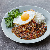 成城石井desica ホーリーバジル香るピリ辛 ガパオ 150g