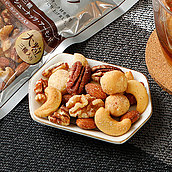 【送料込み】成城石井 燻製ミックスナッツ 95g×3個