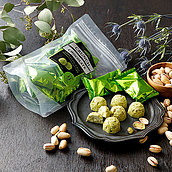 【送料込み】成城石井 ピスタチオのクランチチョコ～カカオ33%ホワイトチョコ使用～ 92g×3個(個包装込) | D+2