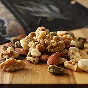 成城石井 2種のトリュフ香るミックスナッツ 90g