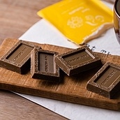 成城石井 素材を味わう紅茶チョコレート180g D+2
