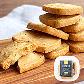 成城石井自家製 グラナパダーノチーズクッキー オニオン&ペッパー 9枚 | D+2