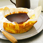 成城石井自家製 「紙包み」純生クリームのバスクチーズケーキ 1個 D+2 / 消費期限：発送日より3日間