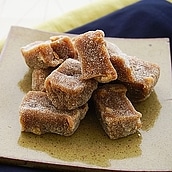 成城石井自家製 沖縄県産黒糖と胡桃のゆべし 260ｇ | D+2