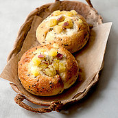 成城石井自家製 胡麻とさつまいものベーグル（米粉入り） 2個 | D+2 / 消費期限：発送日より2日間