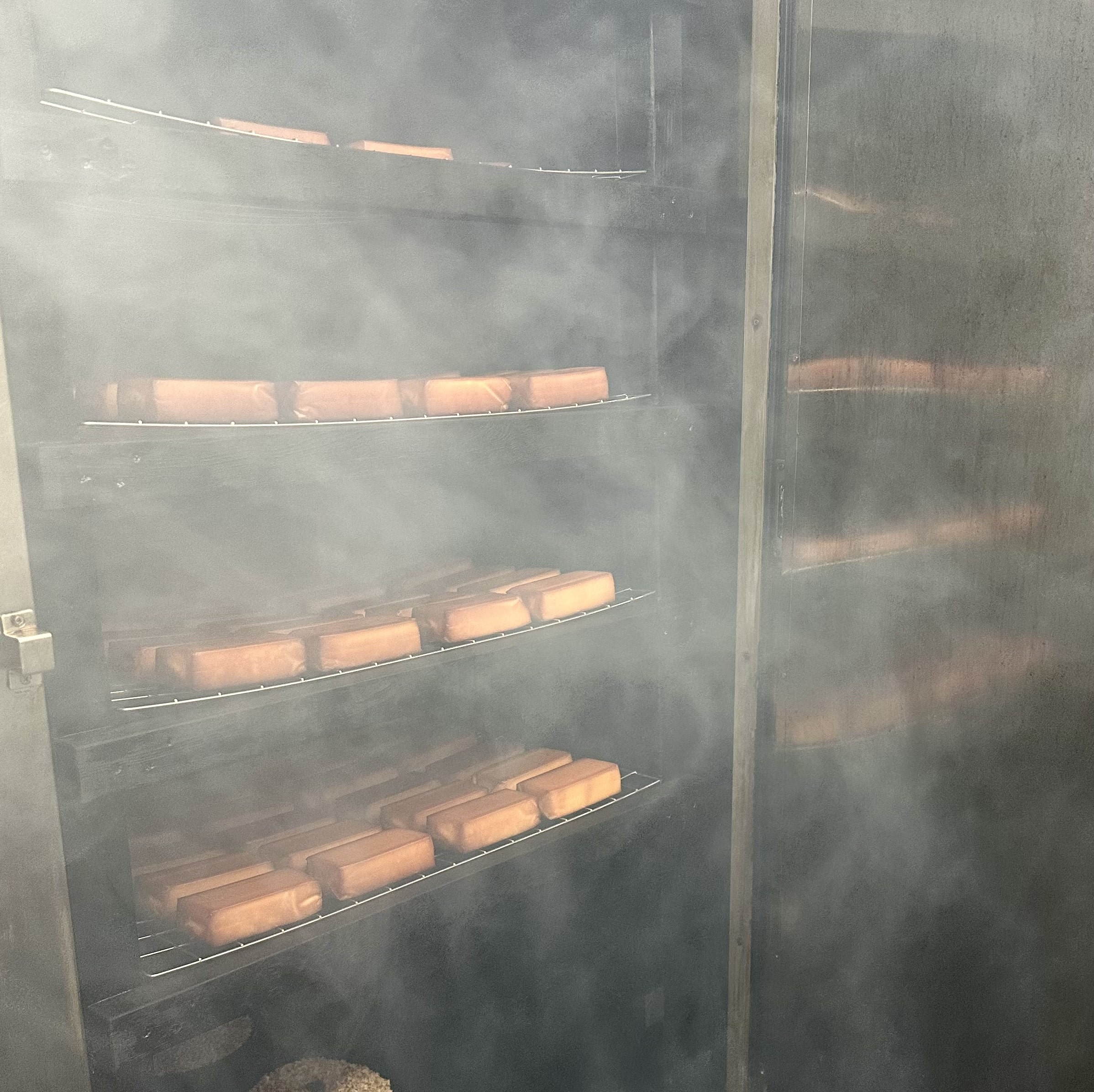 手作りスモークチーズ1本とスモークベーコンのギフトセット「満丸燻製所」 宅配