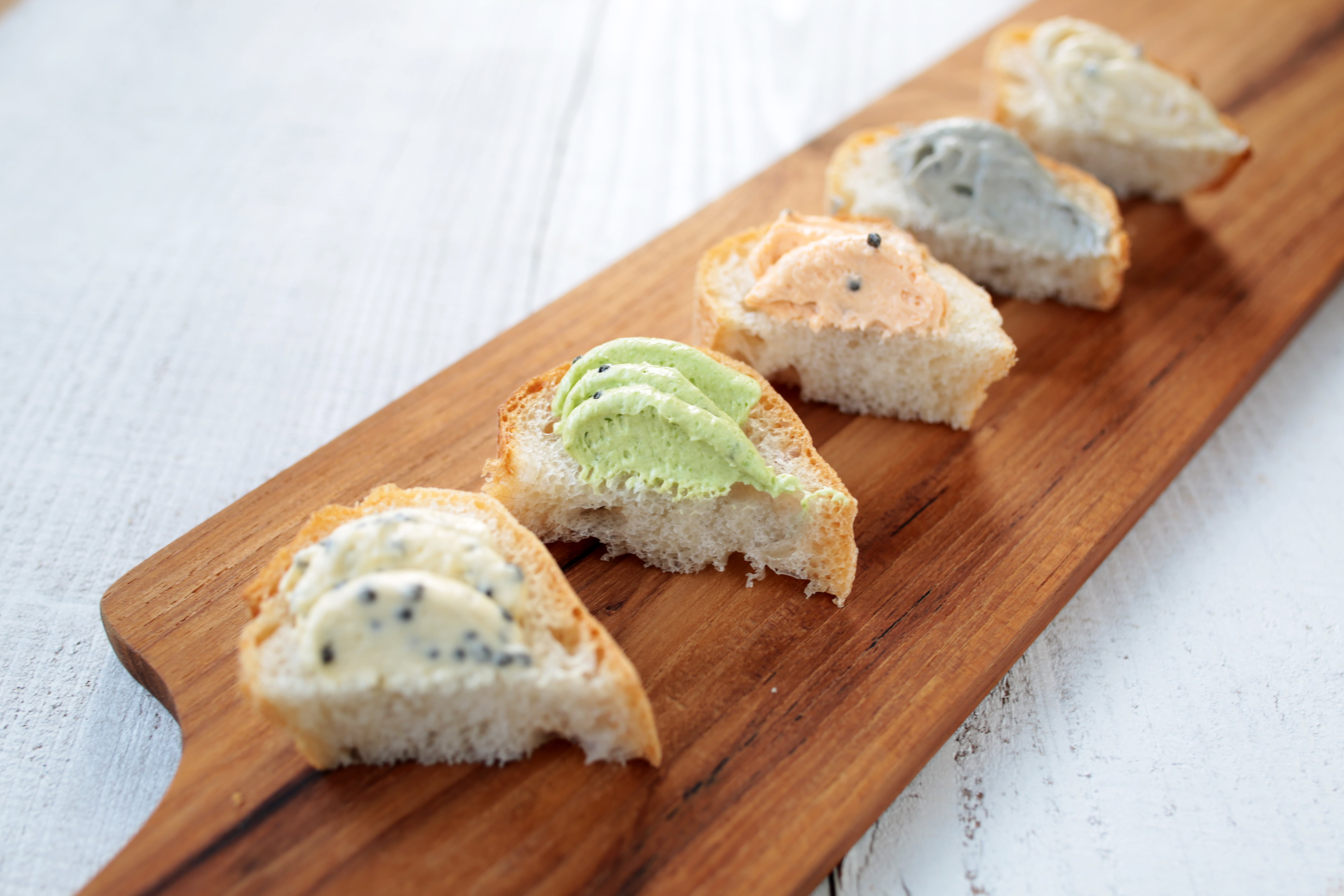 新見キャビアバター2個入り【白蝶貝スプーン付き】「蝶鮫屋」 宅配