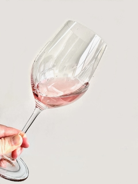 ワイングラスでどうぞ!