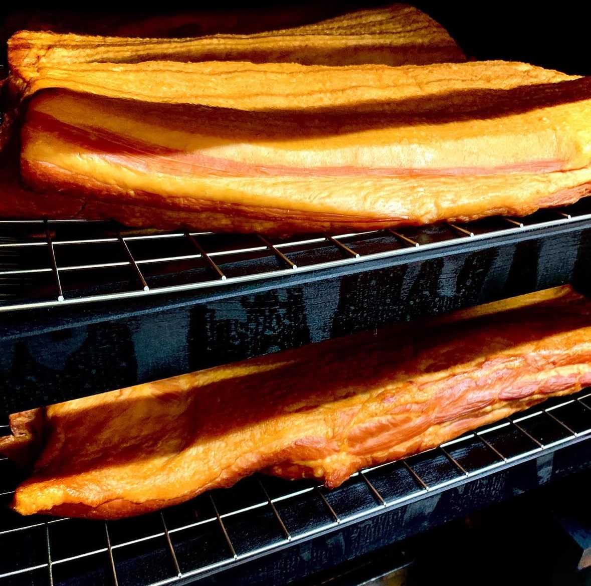 燻製中の様子(ベーコン)