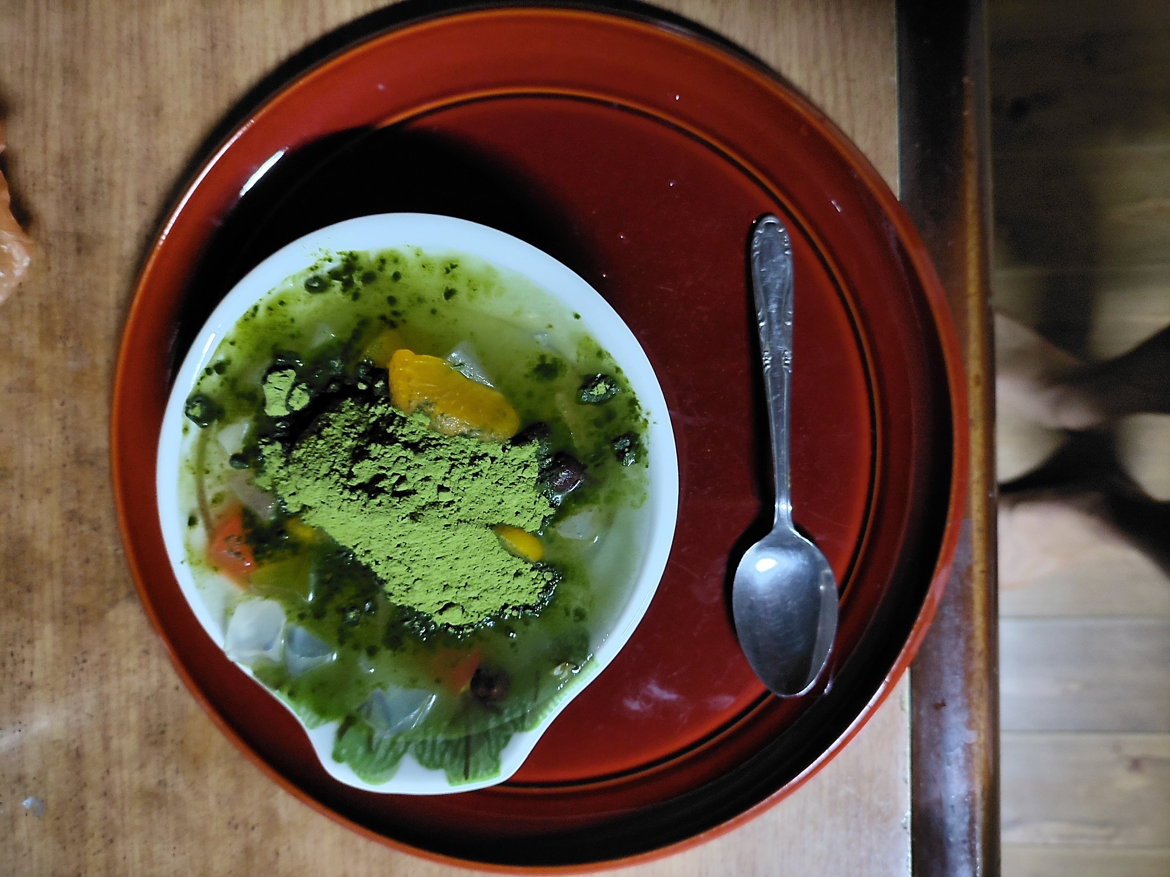 農薬不使用の抹茶です。あんみつに振りかけてみました。