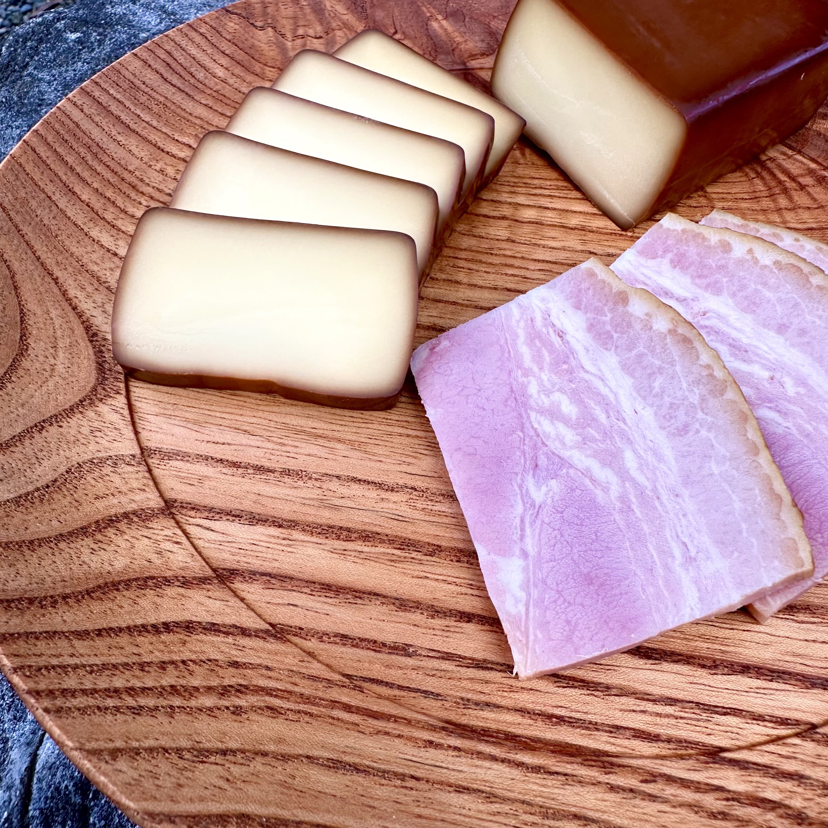 手作りスモークチーズ1本とスモークベーコンのギフトセット「満丸燻製所」 宅配