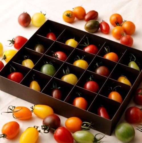 三重県赤目産　希少な高級トマト『ジャングルトマト』約650グラムスパイスらーめん