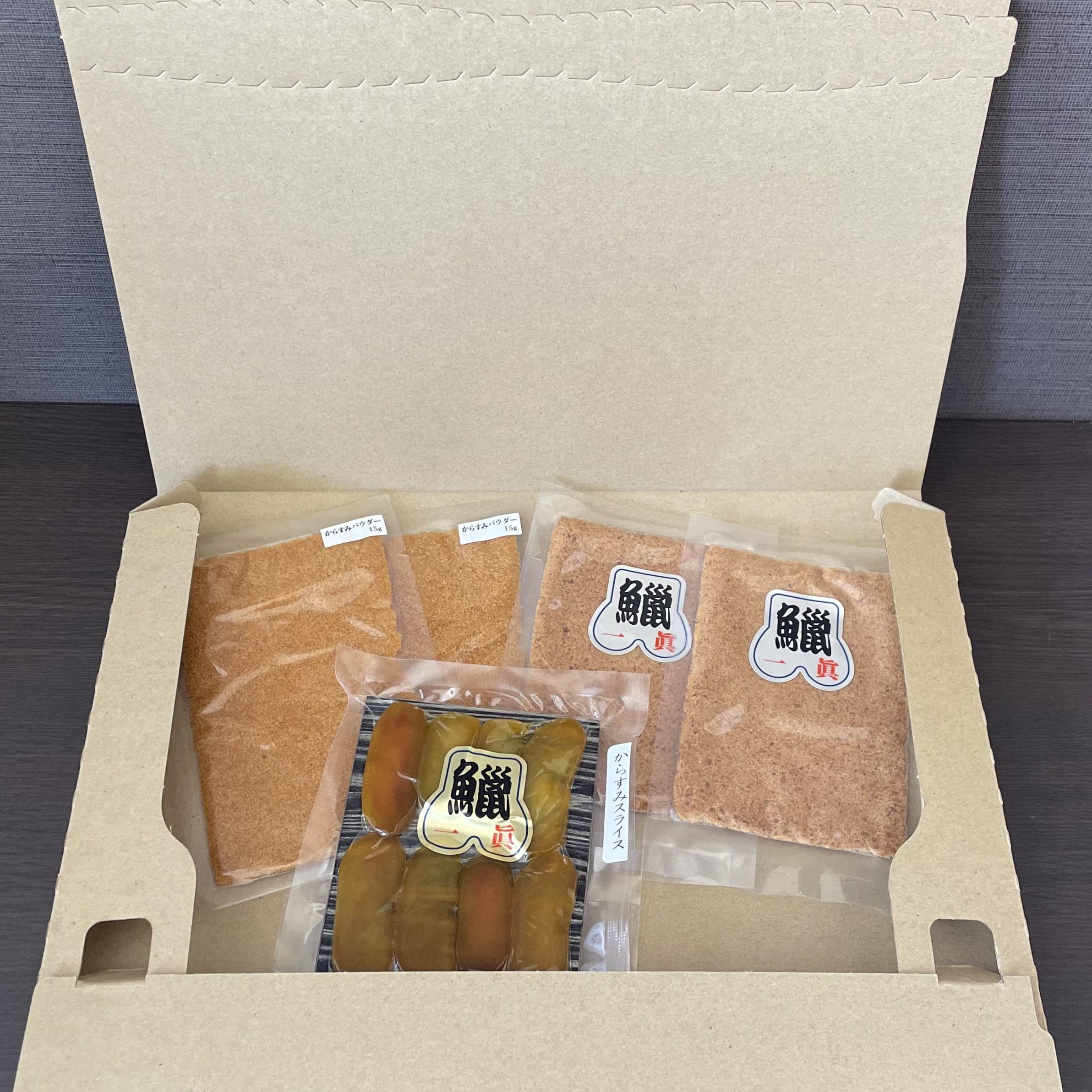 ボラからすみパウダー、黒まぐろの白いからすみパウダー 各２P、ボラからすみスライス 8~10切れ入り ボラ・本マグロのからすみ食べ比べ！「あまる齋藤商店」