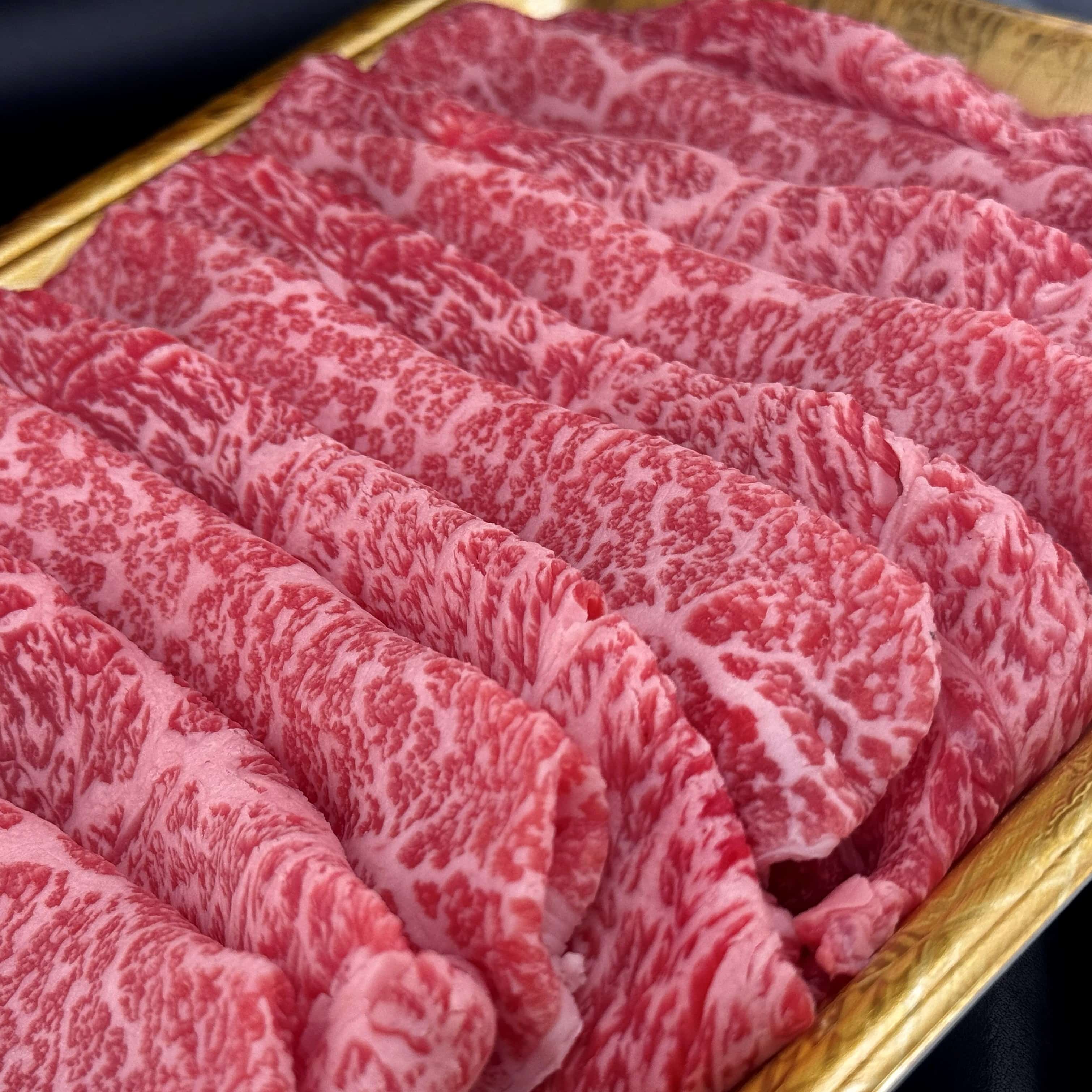 三重県産伊賀牛ロース・モモすき焼き用500g 最高級の旨み！伊賀地域のみの希少な牛 「有限会社伊賀肉の駒井」送料無料