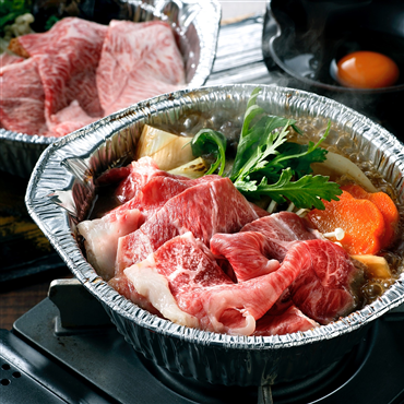 米沢牛すき焼鍋〔赤身すき焼鍋250g×2、霜降りすき焼鍋250g×2、すき焼のたれ130g×4〕創業100年の米沢牛の老舗がお届けする一品！簡便すき焼個食鍋！〔IH・ガスコンロ調理〕「米沢牛黄木」産直 産地直送 2025 肉 牛肉 和牛　マイル　送料無料