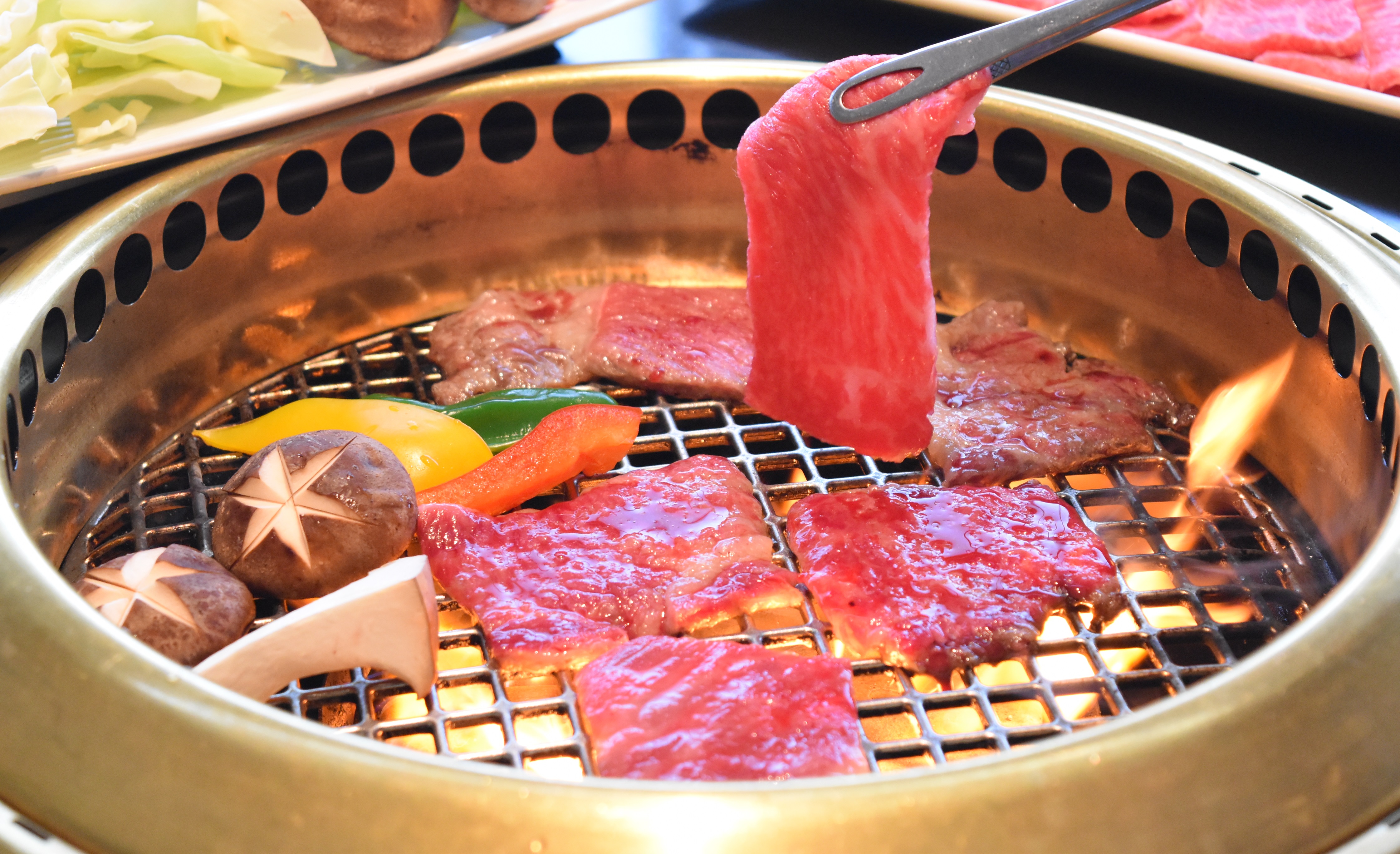 〔肩400g、肩ロース300g〕米沢牛焼肉用　創業100年の米沢牛の老舗が秘伝の目利きで厳選！「米沢牛黄木」
