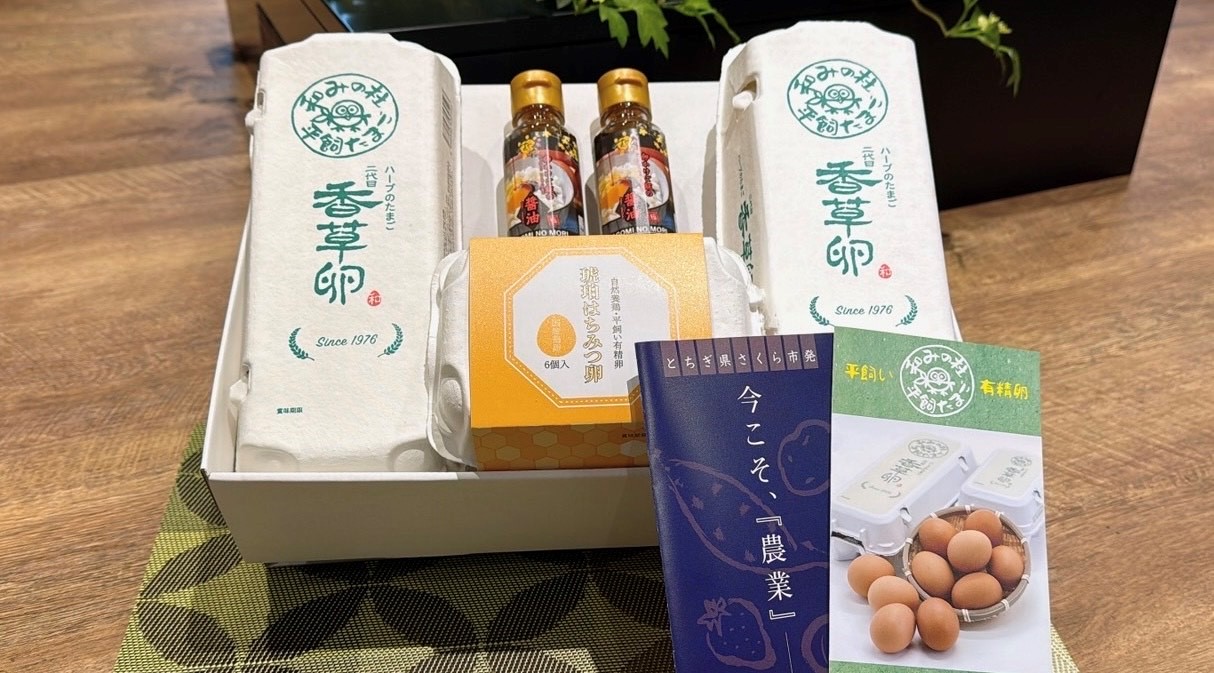 農場直送　平飼い有精卵（香草卵×琥珀はちみつ卵詰め合わせ〔26個入〕）      +醤油2本セット　「和みの杜」