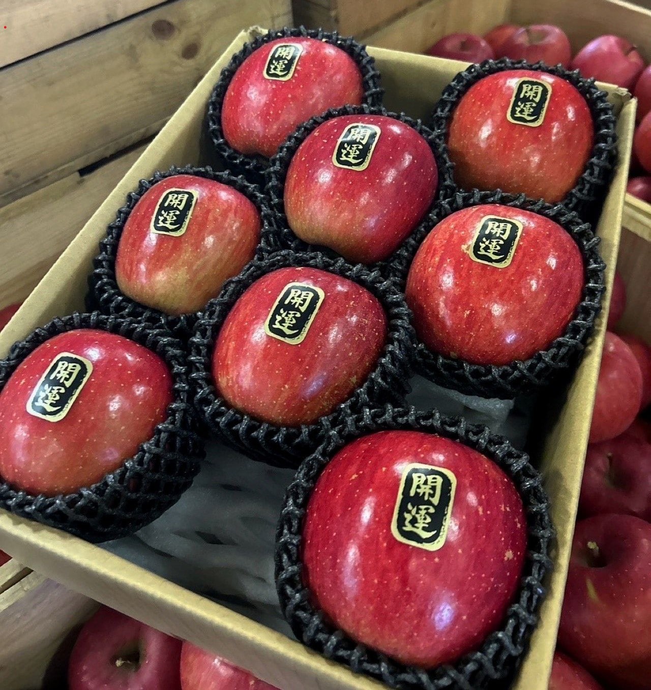 青森県鰺ヶ沢町産『開運りんご』糖度13度以上！ご祈祷した特別なりんご・サンふじ（約8個）「SATO FARM」