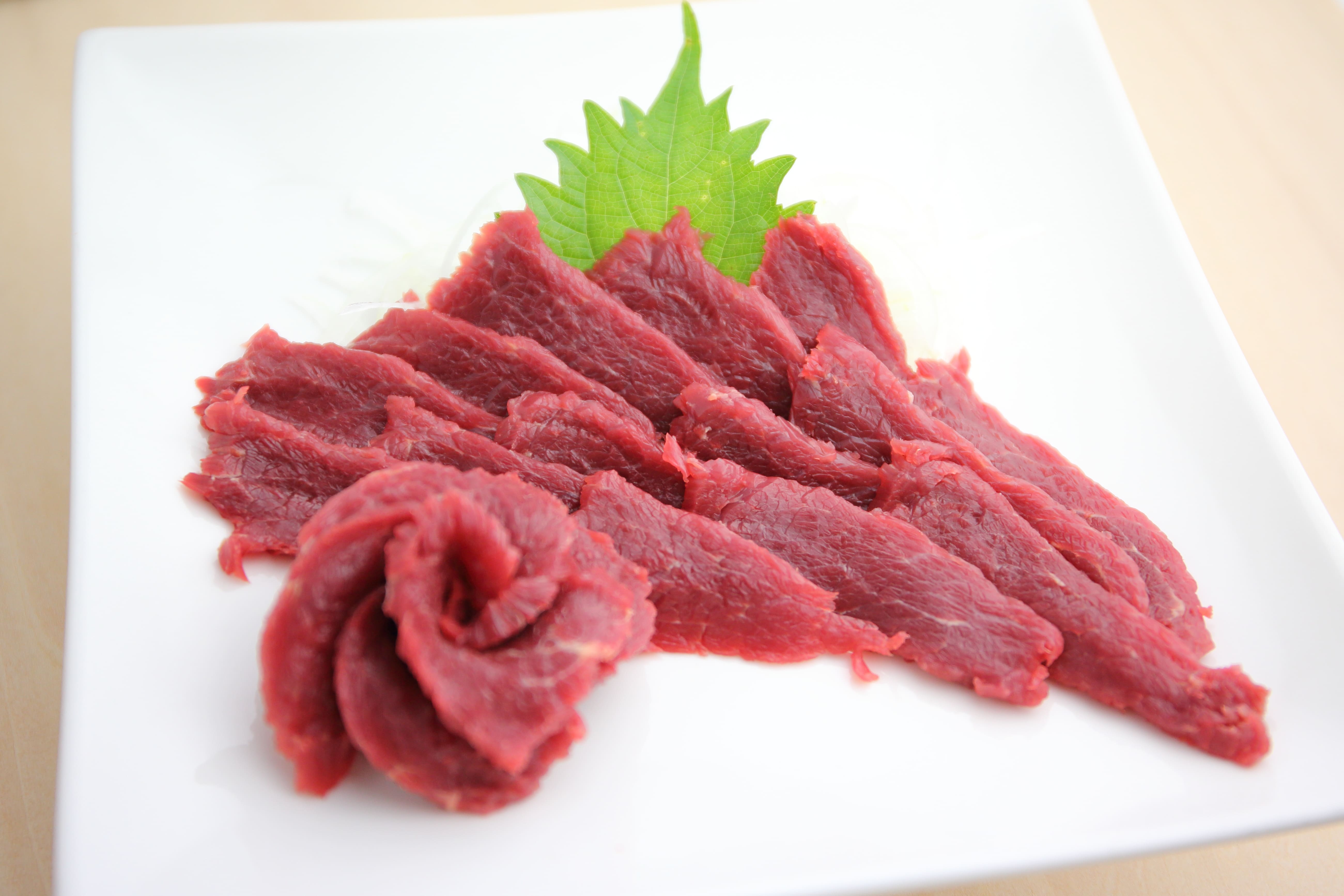 国産馬刺し！！赤身200g+醤油48ml 馬肉 桜肉 さくらにく 熊本自家牧場産！ 「肉のたかむく」 産直 産地直送 肉