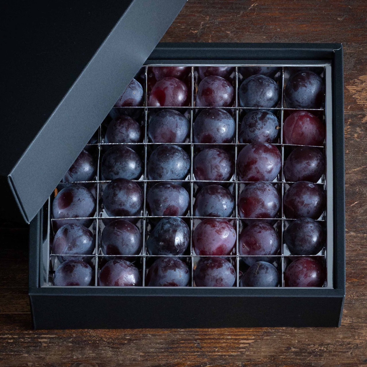 岡山県産ニューピオーネ宝石箱36粒入り送料無料[悠建商事株式会社]