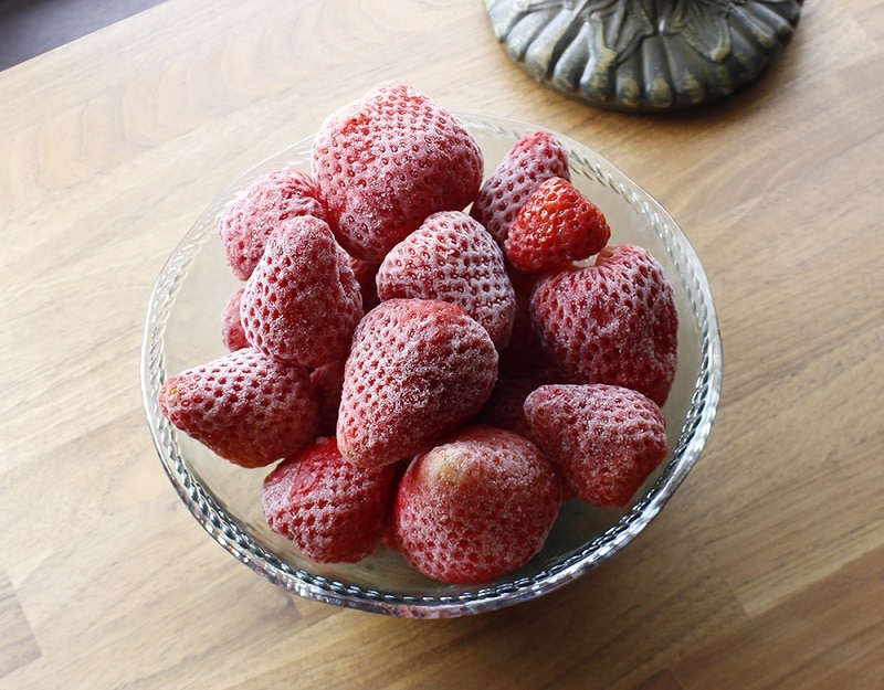 〔紅ほっぺ〕美味しさそのまま急速冷凍！ぜいたくフローズンいちご（1㎏×2）［株式会社マーコ］