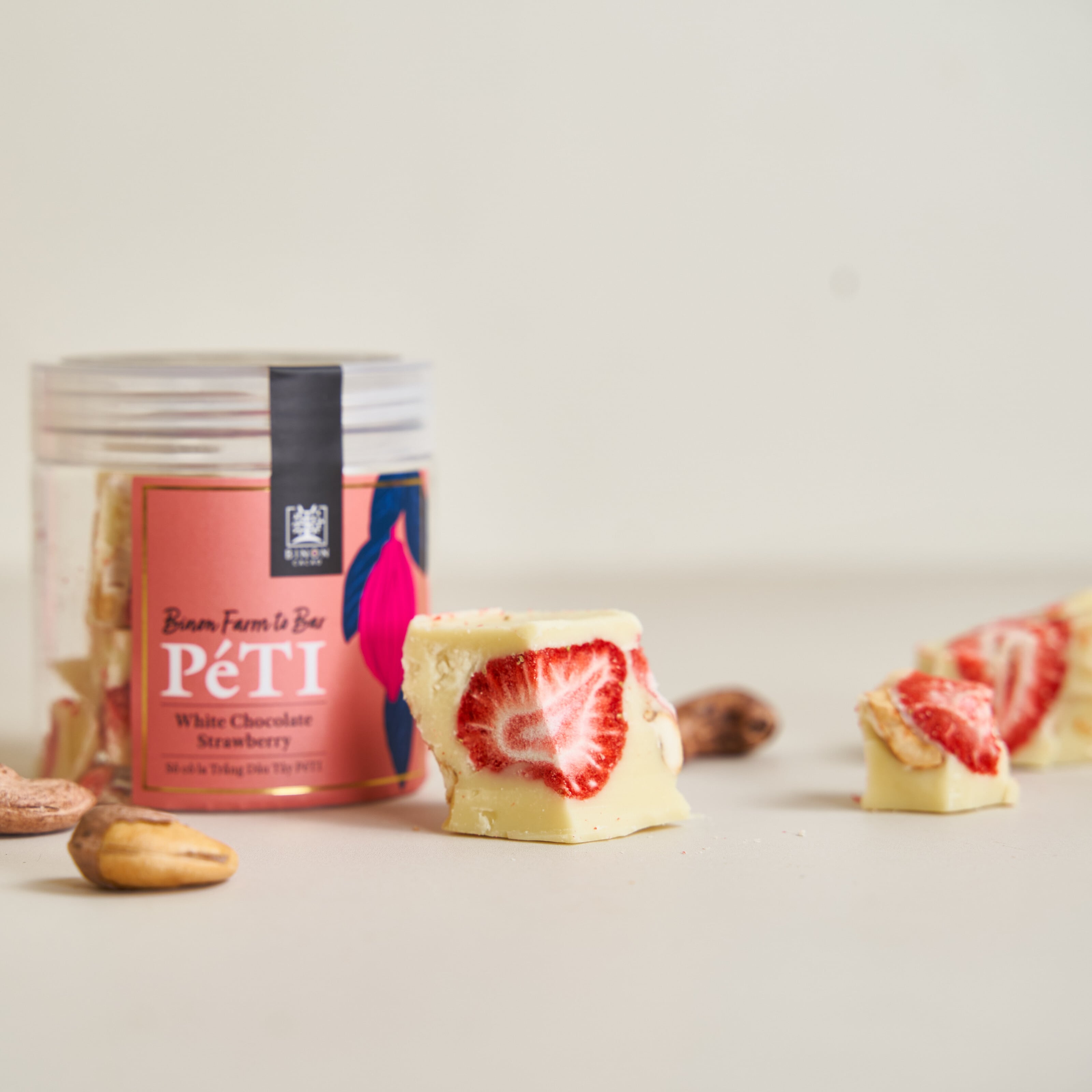 ビノンカカオ  PeTIチョコレートホワイト  いちご｜ベトナム産カカオのビーントゥバーチョコレート ご自宅・ギフトにも[合同会社OCトレーディング]