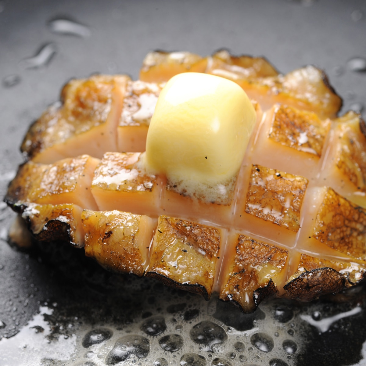 J132北海道・噴火湾産 活〆生冷凍あわび ～極～大3枚［株式会社ワイエス海商］