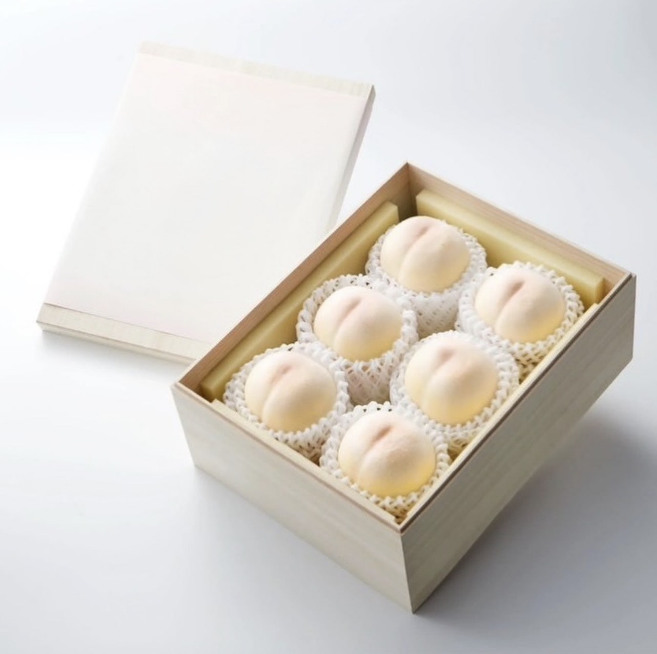 岡山県産清水白桃最高等級ロイヤル5㎏箱10～15玉入り送料無料［悠建商事株式会社］