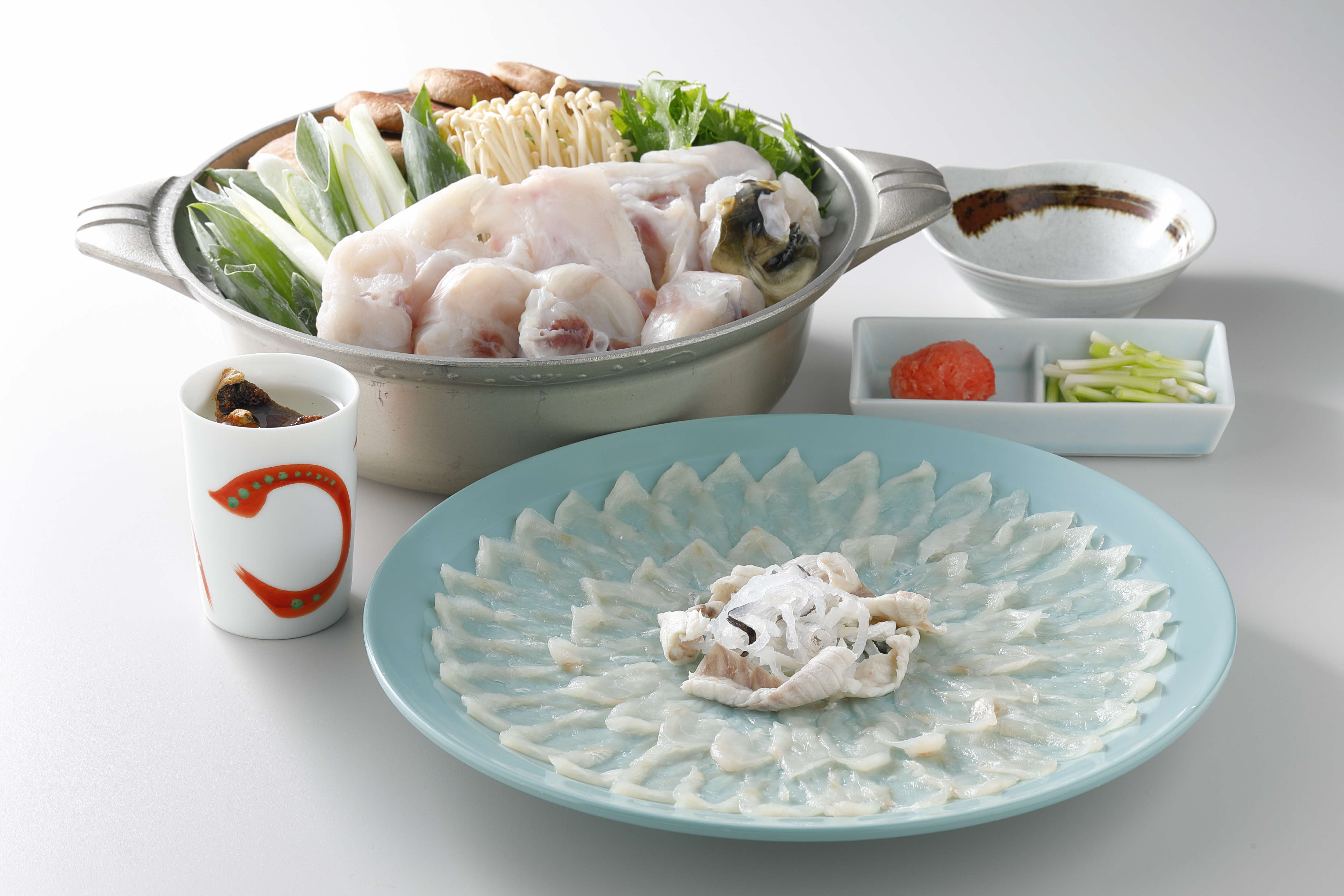 国産養殖！とらふぐフルコース（刺身・鍋セット）　　　　　　　［(株)むらた 天草水産加工場］