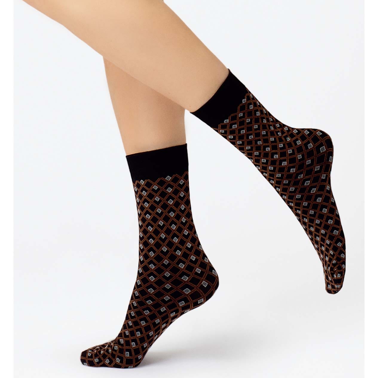 上質な履き心地を求める方に…イタリア製【ピエールマントゥー】のマニッシュな可愛さのダイヤパターンソックス ブラックベースにボルドー格子が万能カラー ボルドー フリーサイズ