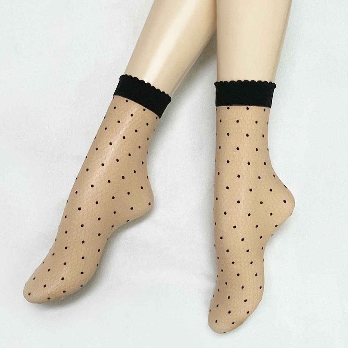 上質な履き心地を求める方に…イタリア製ピエールマントゥーレッグウエア ラグジュアリーなドットモチーフショートソックス丈ストッキング ベージュベースにブラックのドットが映えるカラー ベージュ/ブラック フリーサイズ(約:22.5-24.5㎝)