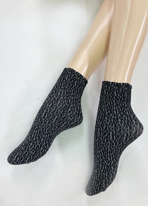 上質な履き心地を求める方に…イタリア製【ピエールマントゥー】の大人かわいいレオパードソックス シックな印象のライトグレー ライトグレー フリーサイズ