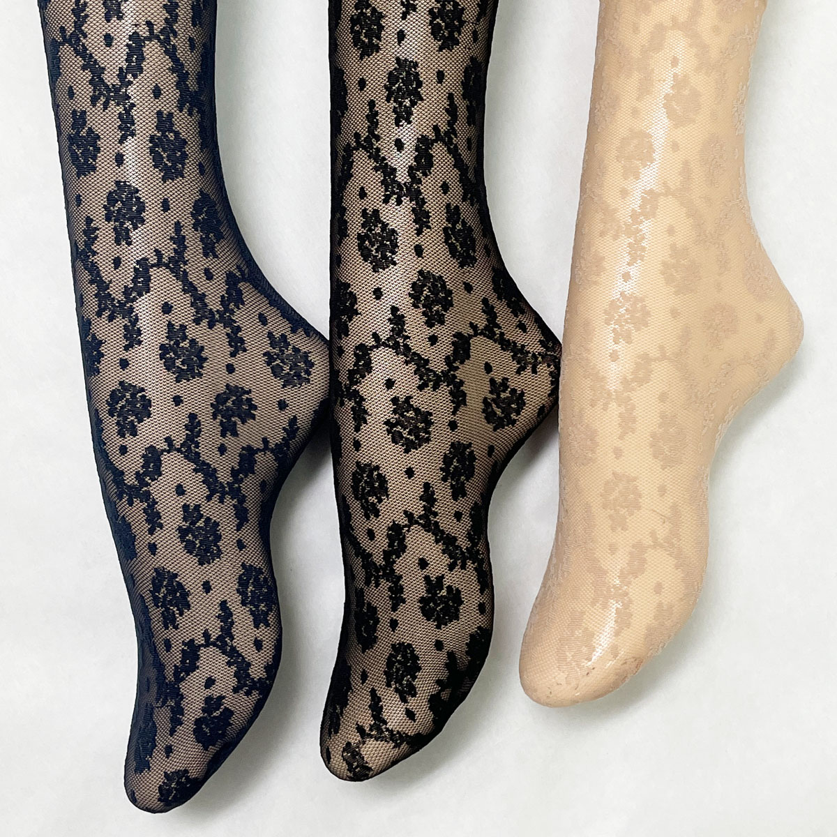 上質な履き心地を求める方に…イタリア製ピエールマントゥーハイソックス ラグジュアリーなフラワーモチーフジャガードのハイソックス丈ストッキング 可愛らしさが残るブラック ブラック フリーサイズ