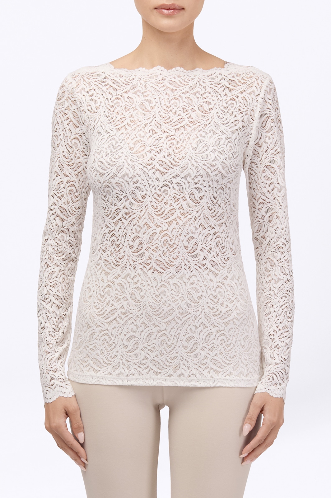 エレガントなオプラレースのボートネック長袖プルオーバー　フェミニンなオフホワイト