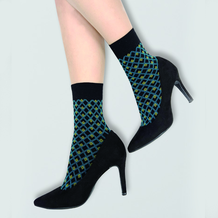 上質な履き心地を求める方に…イタリア製【ピエールマントゥー】のマニッシュな可愛さのダイヤパターンソックス　グリーンライン×イエローダイヤがアクセントのフォレストグリーン